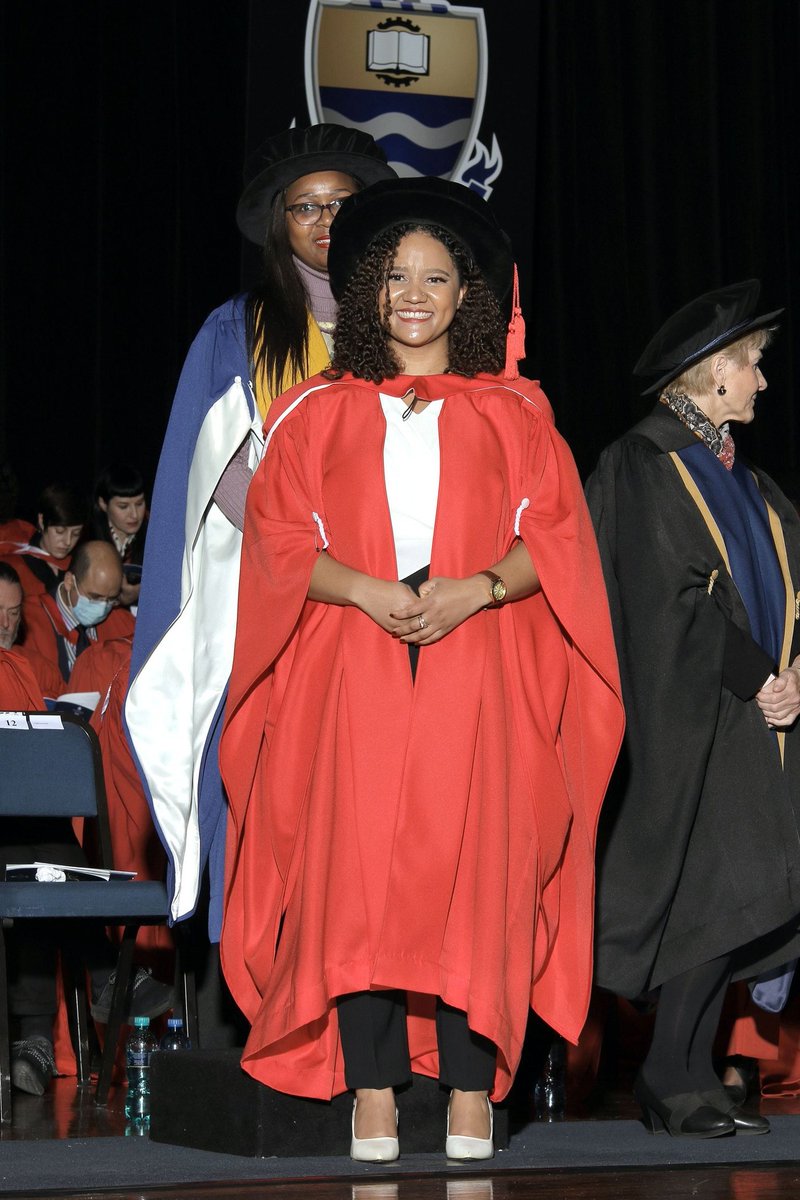 annacurlzzz's tweet photo. I finally received my graduation photos. 
18.07.2022 Graduation Day. 
The day I was announced as Dr Mpala😁❤ 
#Wits #Wits100 https://t.co/kq2ycdmVt6