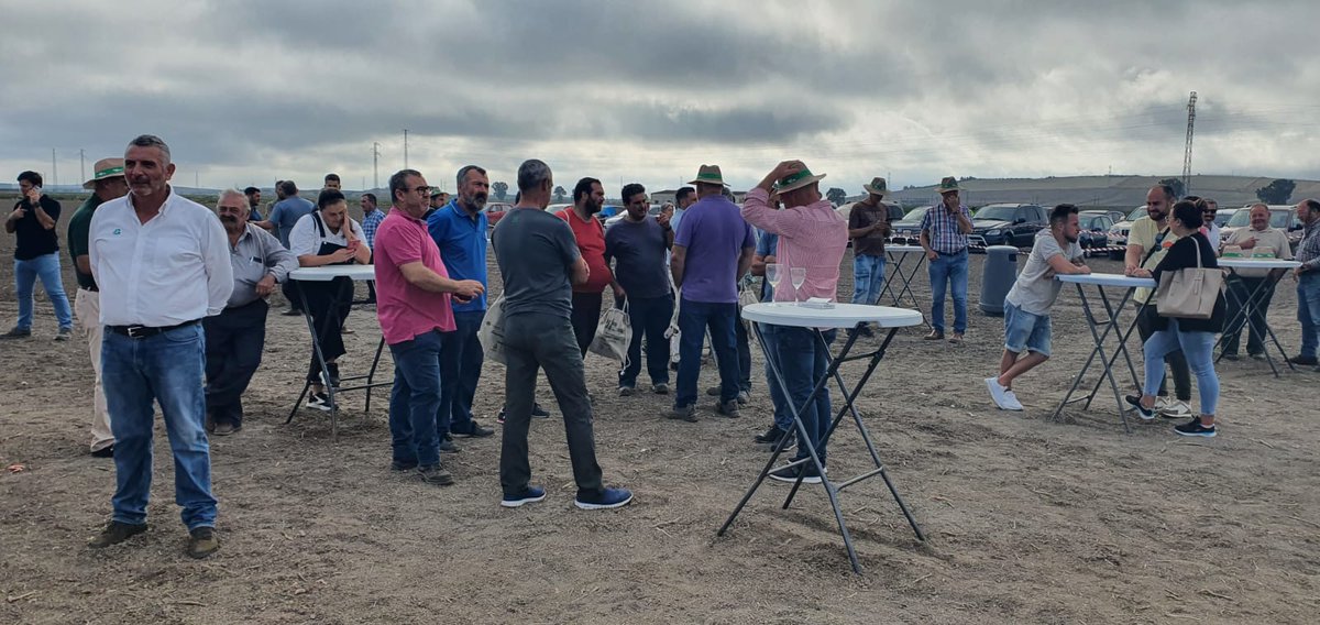 CuadernoAgrario's tweet photo. 🔴¡Llegó el día! 🌱💨

📸 Nos encontramos en la edición #IXExpoalgodon en #Lebrija, #Sevilla 

👉🏻@CertisBelchimES @EuroChemGroup @FMCCorp @guadalsem @sipcam_iberia @AgriculturAnd @COITAND @IfapaJunta @AyuntamLebrija #Expoalgodon https://t.co/6c9JEJHjaG