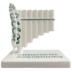 🇦🇹
Sonderpreis „Internationales Kulturengagement“
Maestro Seijzi Ozawa 👏

Beste weibliche Hauptrolle
Anna Netrebko als Macbeth in „Macbeth“ an der Wiener Staatsoper

他

Preisträger - Der Österreichische Musiktheaterpreis musiktheaterpreis.at/preistraeger/