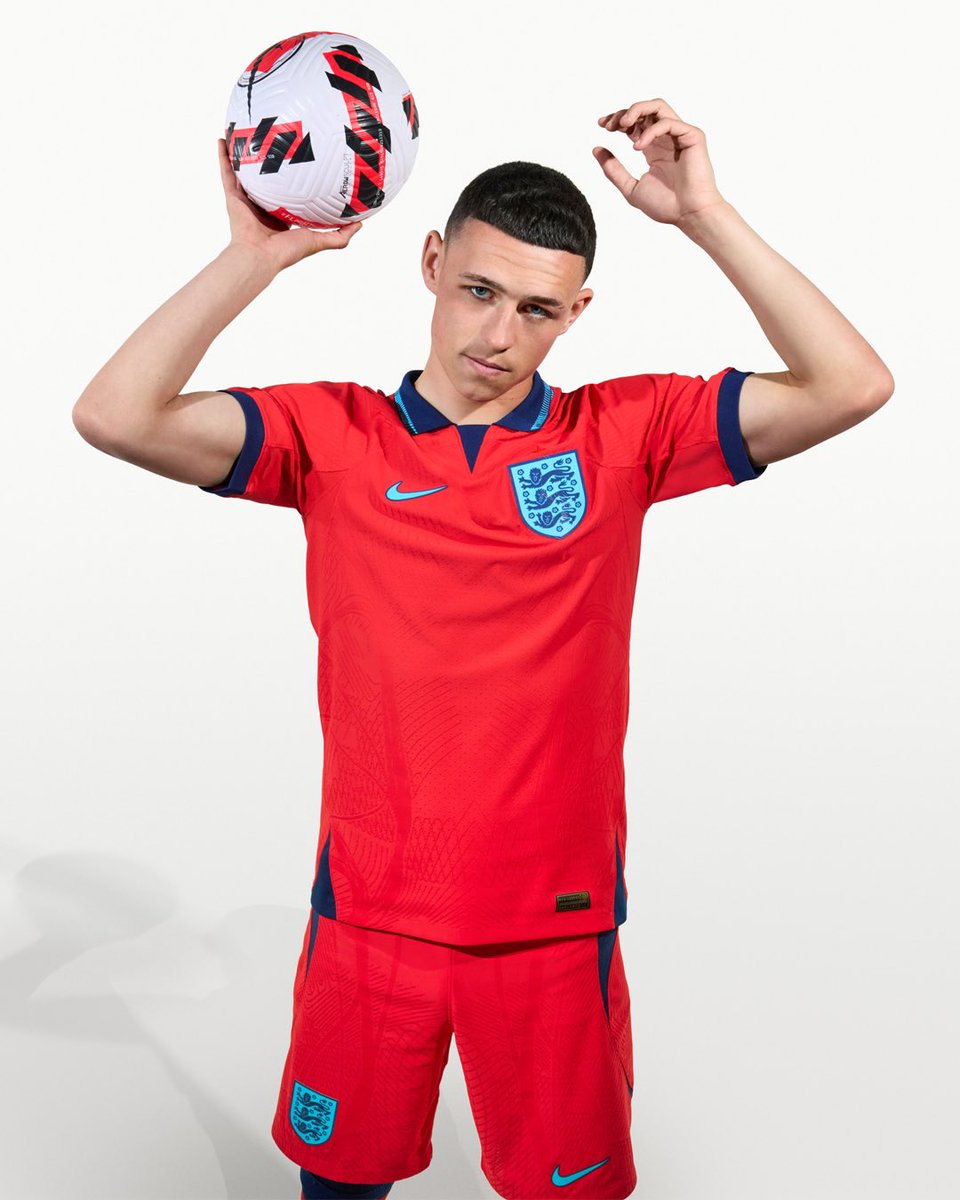 classicshirts's tweet photo. 🚨 Shirt Slert 🚨

Nike have released their kits for the upcoming World Cup!

Starting with England, the away is very similar to the 1990 away! 🏴󠁧󠁢󠁥󠁮󠁧󠁿 https://t.co/7zyIx0vjxX
