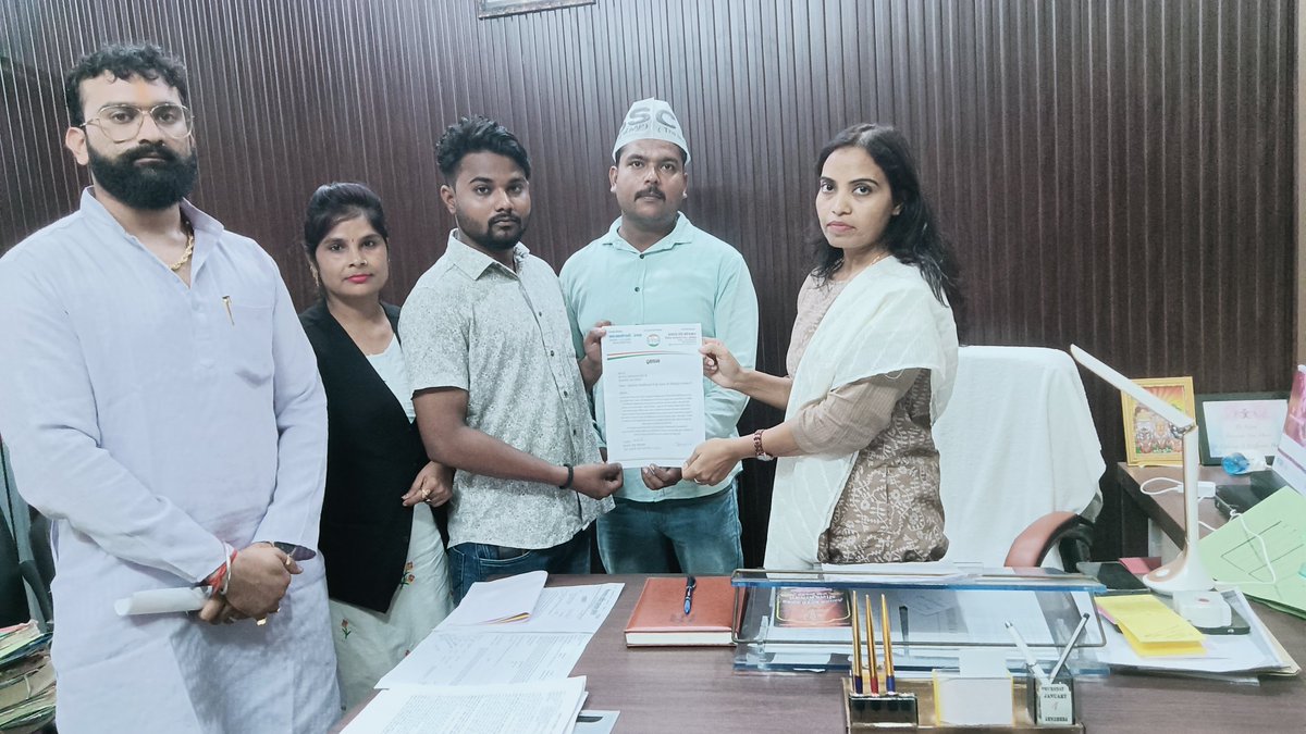 Aman Soni Aap (@aman_soni_aap) on Twitter photo आज जनपद उन्नाव में प्रयागराज विश्व विद्यालय में बढ़ती फीस को लेकर जनपद उन्नाव में सिटी मजिस्ट्रेट <a href="/Vijetasingh/">vijetasingh</a> जी को ज्ञापन दिया । <a href="/Harsh_Singh_AAP/">Harsh pratap singh</a> , @AmanSon35002468
<a href="/_Prashant1608/">Prashant chandra sonker</a>
<a href="/AAPUttarPradesh/">Aam Aadmi Party- Uttar Pradesh</a>
<a href="/VanshrajDubey/">VANSHRAJ DUBEY</a>
<a href="/RajkumarBarwar6/">Rajkumar Barwar</a>
@upcyss
<a href="/AnitRawat9/">Anit Rawat</a>
<a href="/TusharSriAAP/">Tushar Srivastava</a> आज जनपद उन्नाव में प्रयागराज विश्व विद्यालय में बढ़ती फीस को लेकर जनपद उन्नाव में सिटी मजिस्ट्रेट <a href="/Vijetasingh/">vijetasingh</a> जी को ज्ञापन दिया । <a href="/Harsh_Singh_AAP/">Harsh pratap singh</a> , @AmanSon35002468
<a href="/_Prashant1608/">Prashant chandra sonker</a>
<a href="/AAPUttarPradesh/">Aam Aadmi Party- Uttar Pradesh</a>
<a href="/VanshrajDubey/">VANSHRAJ DUBEY</a>
<a href="/RajkumarBarwar6/">Rajkumar Barwar</a>
@upcyss
<a href="/AnitRawat9/">Anit Rawat</a>
<a href="/TusharSriAAP/">Tushar Srivastava</a>