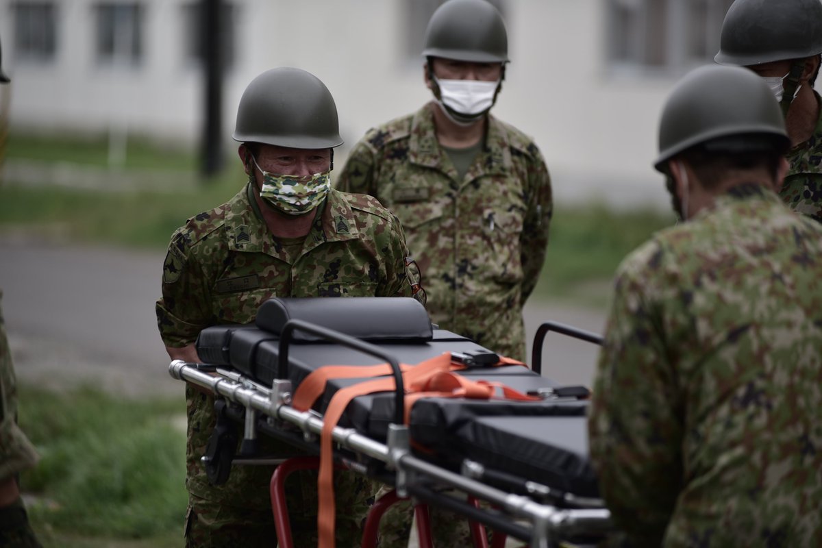 TakikawaCamp's tweet image. 【業務隊総合訓練④】
滝川駐屯地業務隊は、緊急患者対処訓練を行いました。緊急車両やＡＥＤの取り扱い要領及び患者対処の基礎的動作を演練し、患者対処要領の向上を図りました。
#滝川駐屯地　#滝川　＃GSVC