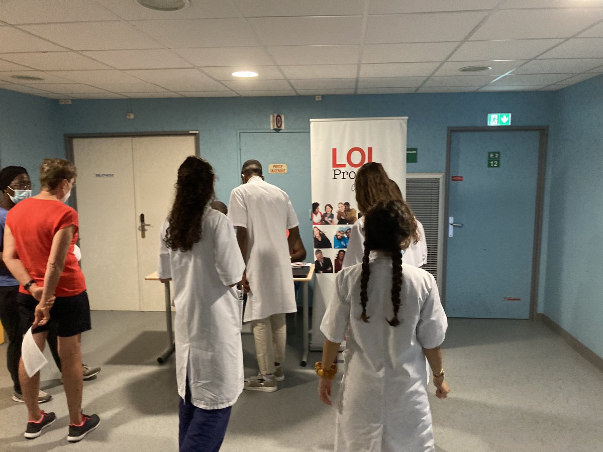 CHUBordeaux's tweet photo. [DIRECT] Le @LOLProject du photographe @DavidKenphoto est pour la première fois au @CHUBordeaux dans le service de #rhumatologie ! Depuis le 12eme étage du Tripode, éclats de rire et bonne humour sont au programme de la journée 😂🥳 merci aux professionnels et aux patients!! https://t.co/QajqjqWLoA