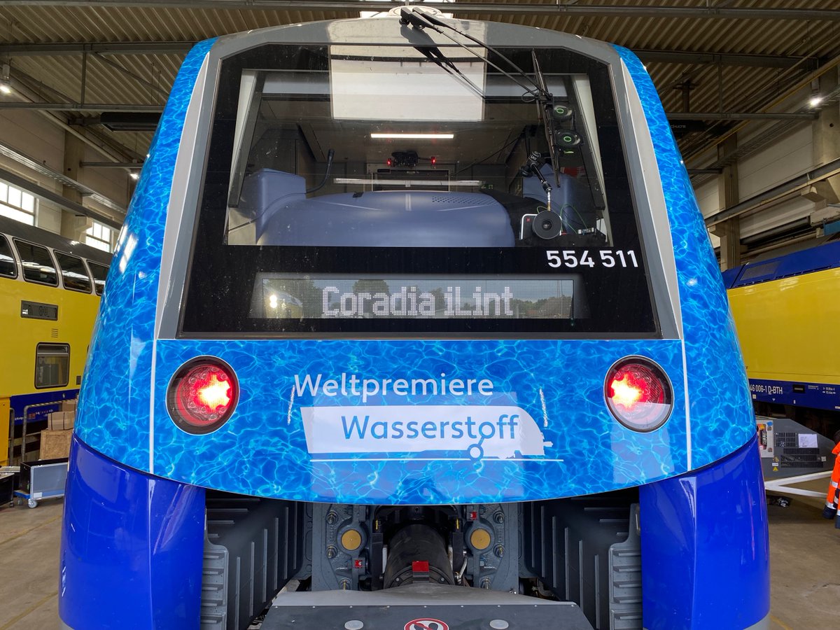 AlstomDACH's tweet photo. Wir sind live! Unsere emissionsfreie Distanzfahrt hat begonnen und der Coradia iLint ist bereit für einen Weltrekord. Wie viele Kilometer wird er mit der Kraft von H2 zurücklegen? Sei jetzt dabei  👇

https://t.co/FG02VAGyXF
#mobilitybynature https://t.co/82lo0n7cyD