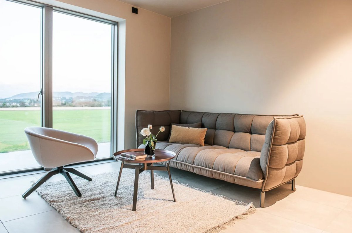 The Norwegian architects from HUSGALLERIET (House Gallery) say the house benefits from the large #Idealcombi windows and doors creating great views and allowing plenty of daylight to enter the home.

#interior #scandinaviandesign #windows #doors #norway #facade