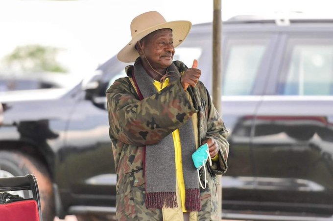 evans_lwande's tweet photo. Ugandans are you ready for this or you're still watching Chivumbi๐. Happy 78th Birthday President Museveni. Uganda as you celebrate your young president birthday. #KOT wants some friendly with you
#KENvUG Ksh 20 David Ndii Kinoti State Capture boniface mwangi Ni God Mama Mboga https://t.co/9eIDyEQLCm