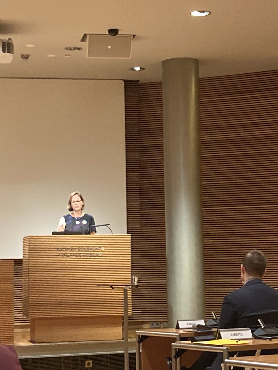karvinen_anu's tweet photo. ”We are living in a post-fact society” sanoo @LauraLThornton @DemoFinland demokratiapäivän seminaarissa @pikkuparlament 

Kun faktoilla ei enää ole väliä, minkä avulla käymme poliittista dialogia? https://t.co/kwkejftWHb