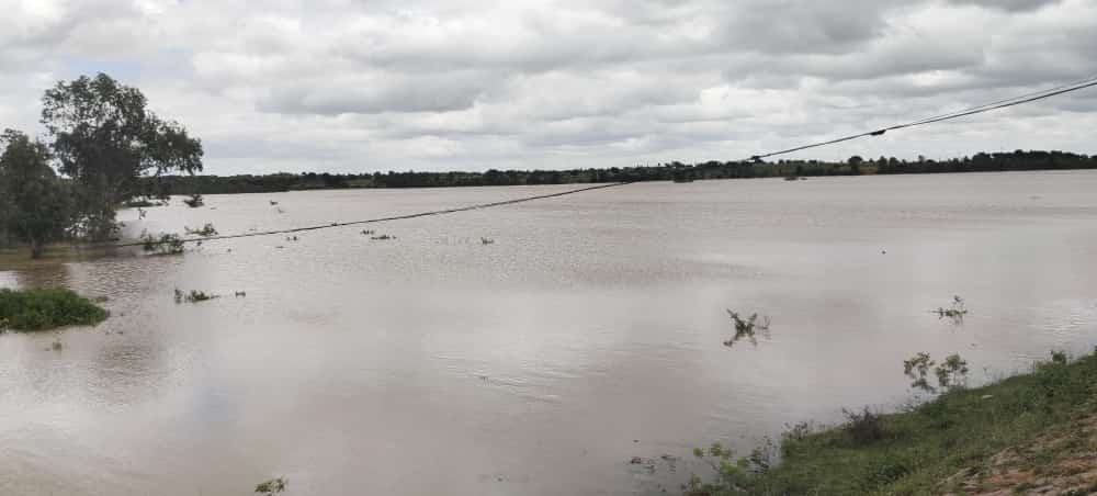 ಯಶೋಮಾರ್ಗದ ಮಹತ್ವದ ಯೋಜನೆಯಾಗಿದ್ದ ತಲ್ಲೂರು ಕೆರೆಯ ತುಂಬಾ ನೀರು ಬಂದಿದ್ದು ನೋಡಲು ಸುಂದರಮಯವಾಗಿದ್ದು ಸುತ್ತಮುತ್ತಲಿನ ಜನರಲ್ಲಿ ನೀರಿನ ದಾಹ ತೀರಿ ಮಂದಹಾಸ ಮೂಡಿಸಿದೆ..!!
#YashoMarga