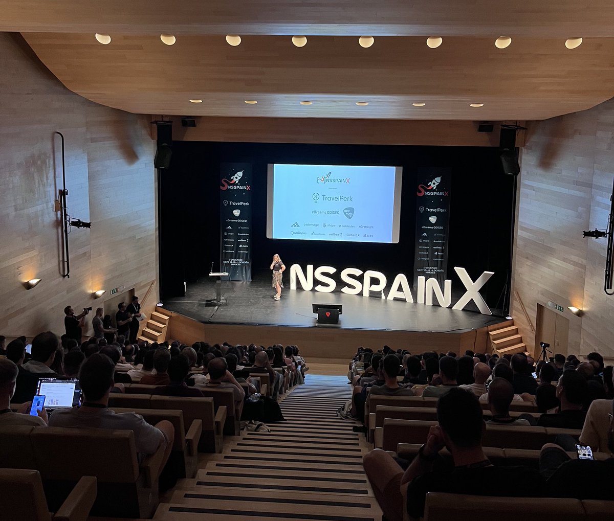 No se me ocurre nadie en el sector TIC riojano que haya hecho TANTO por poner a Logroño en el mapa. Gracias <a href="/Lascorbe/">Luis 🛡️⚔️</a> 👏👏👏 #nsspainX
