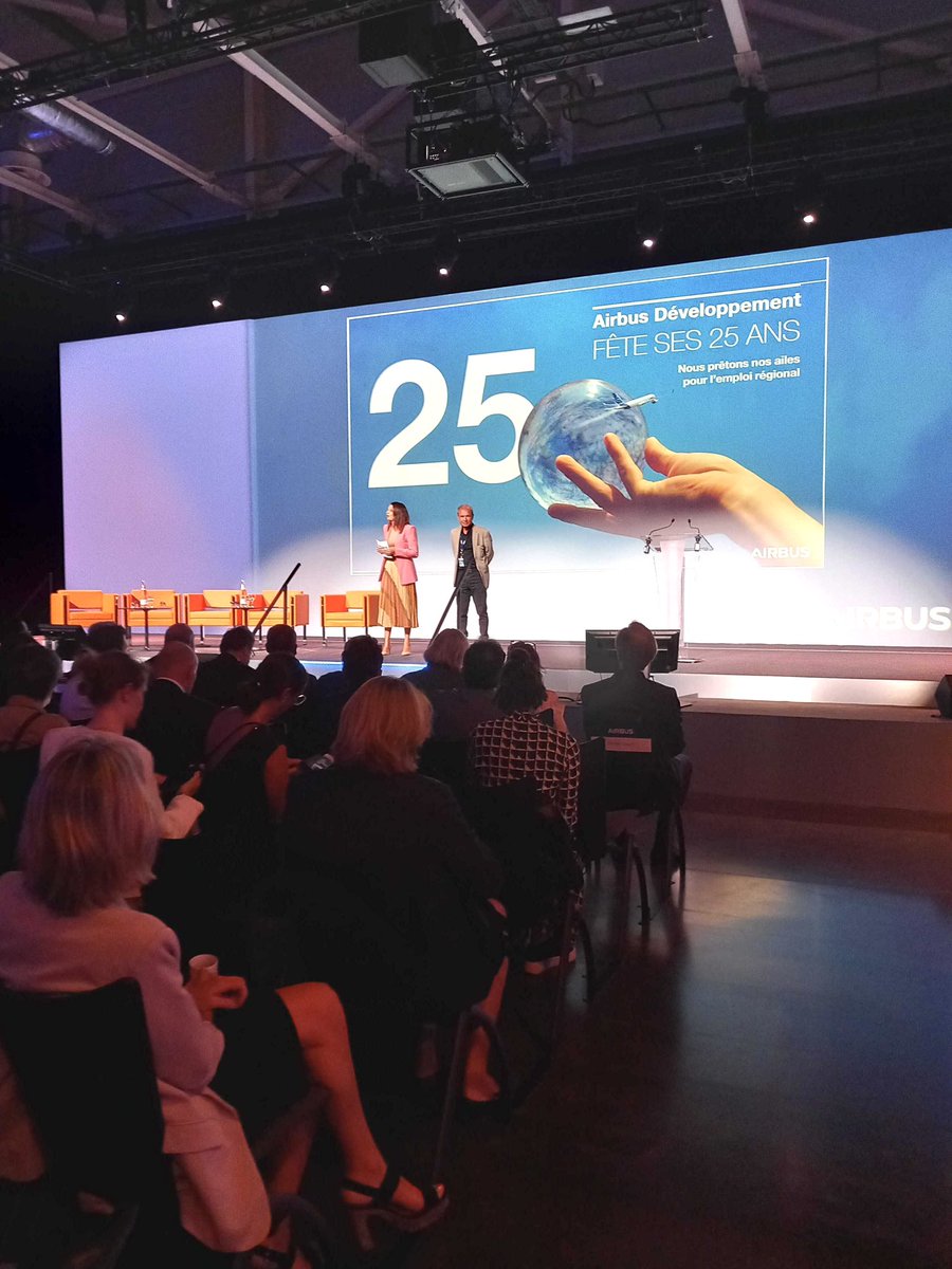 FrenchTech_Tlse's tweet photo. L'équipe @FrenchTech_Tlse est présente à l'anniversaire d' @Airbus développement. @BarilTh donne le bilan : 1500 entreprises accompagnées & 22M€ de prêts, au service des #startup et du tissu économique local. #innovation #AirBusDev https://t.co/C1yqw6aLd9