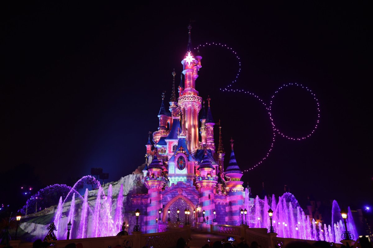 We’re proud to announce that our Disney D-Light show was named Best Live Entertainment by @ParkWorldMag at the 2022 Park World Excellence Awards! 🥳🤩✨