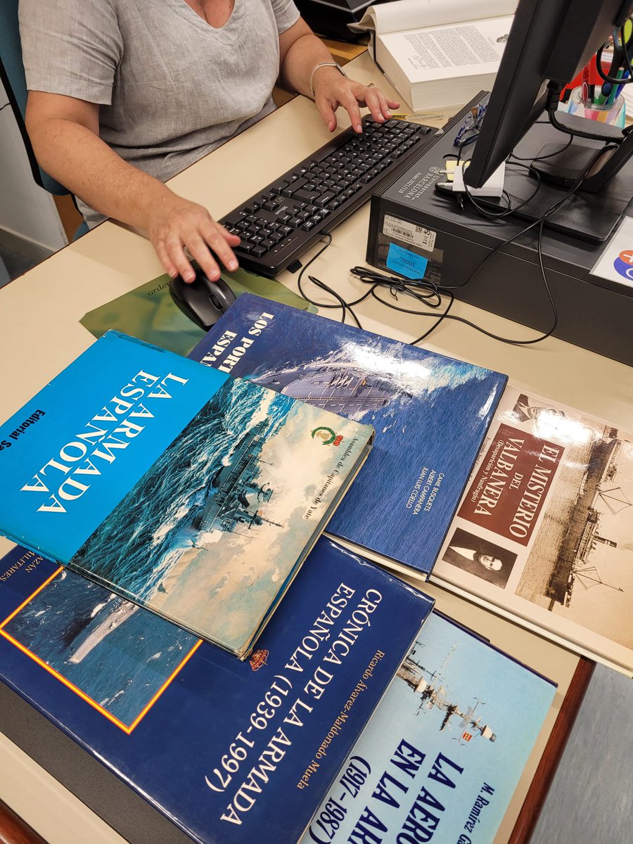 bibrepublica's tweet photo. 🔝Estem catalogant la Donació Artur Tudó Schmid de llibres sobre marina de guerra 🚢 que passarà a completar la important col·lecció que tenim a @bibrepublica d'aquesta temàtica provient, sobretot, dels fons #Vinader i #Infiesta 🔗 https://t.co/uEhNhxJhod
#craiub #donatius https://t.co/uw86PVT1Im