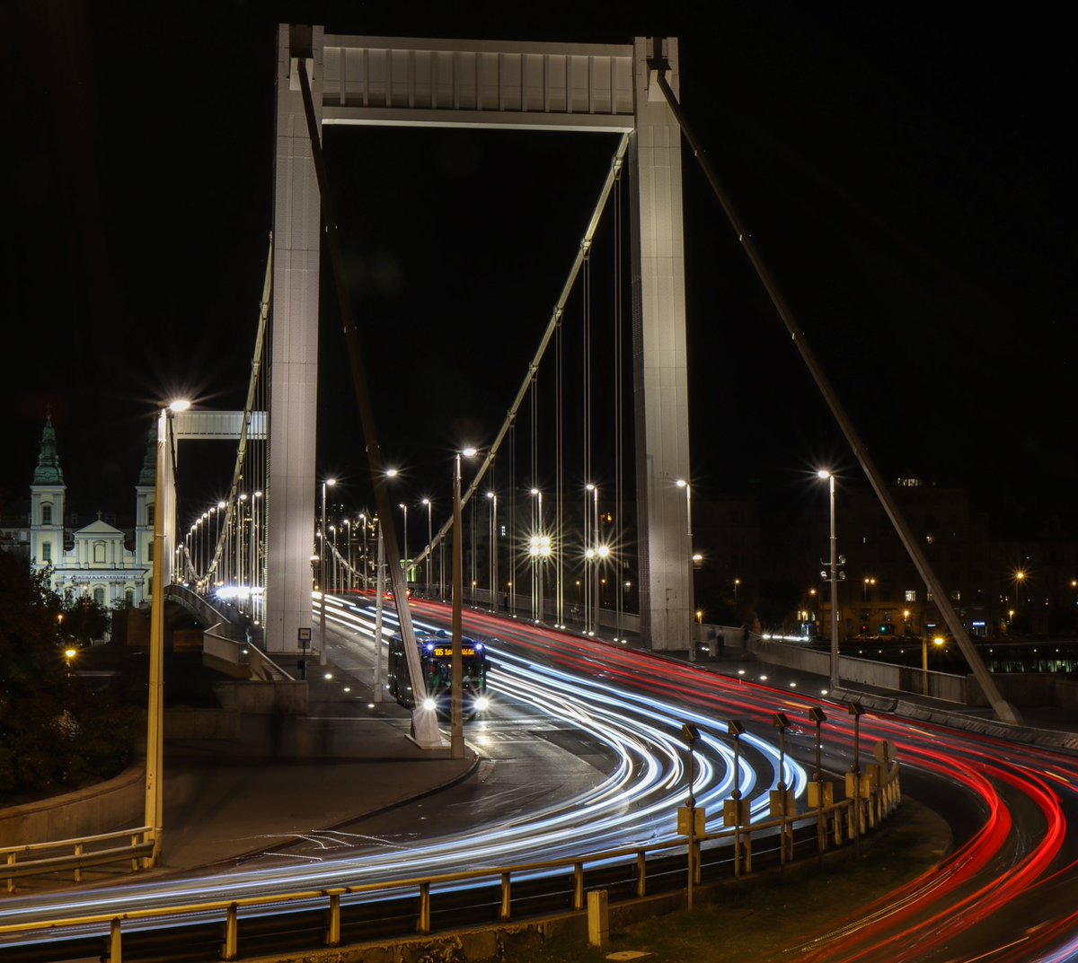 DanSh1elds's tweet photo. Liberty bridge and Elizabeth bridge last night. Budapest ๐ญ๐บ
#Budapest #NightPhotography #Citylights #Citybreak #Solotravel #libertybridge #elizabethbridge #canon90D https://t.co/K1fpqa42TZ