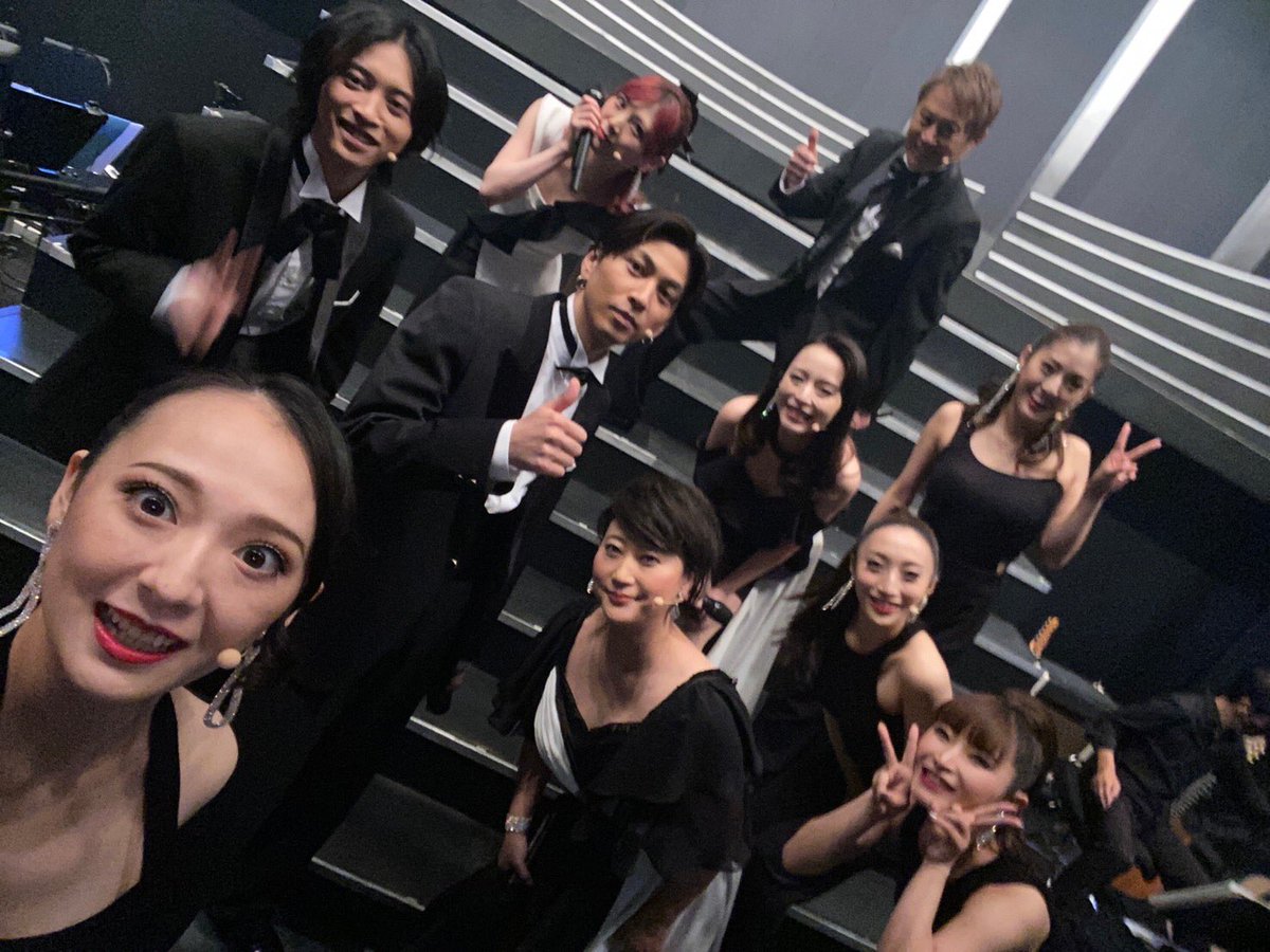 The Dream Co- Star本日無事に千穐楽を迎えました‼️沢山のお客様本当にありがとうございました😭楽しかったです🤗またDreamでお会いしましょう‼️友近さんと❣️櫻子ちゃんと❣️皆んなと❣️あれ？堂珍さん居ない😲