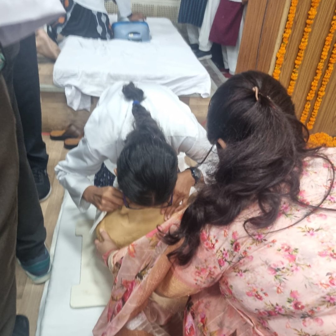snmc_agra's tweet photo. Happy to share that a Hands on training and workshop on BLS was held today at SNMC Agra for MBBS 2021 batch students and paramedical students,  organised by IAP Agra &amp; Deptts of Physiology and Anesthesia,SNMC under the patronage of Principal, Dr Prashant Gupta.
#MeUP # UPDGME https://t.co/YFCE3yVf8g