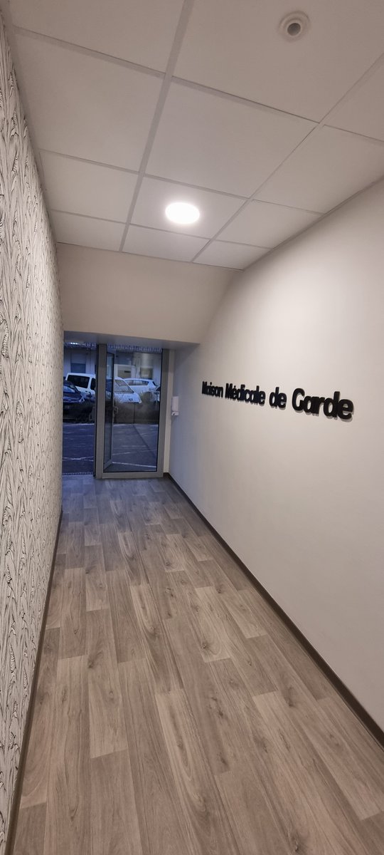 ars_grand_est's tweet photo. ✂️Inauguration de la maison médicale de garde de
Vitry-le-François 📍hier mercredi 14 septembre à 19h
en présence du Délégué Territorial T.Alibert @ars_grand_est #ARS51 #Marne #GrandEst https://t.co/lpKZJGD52n
