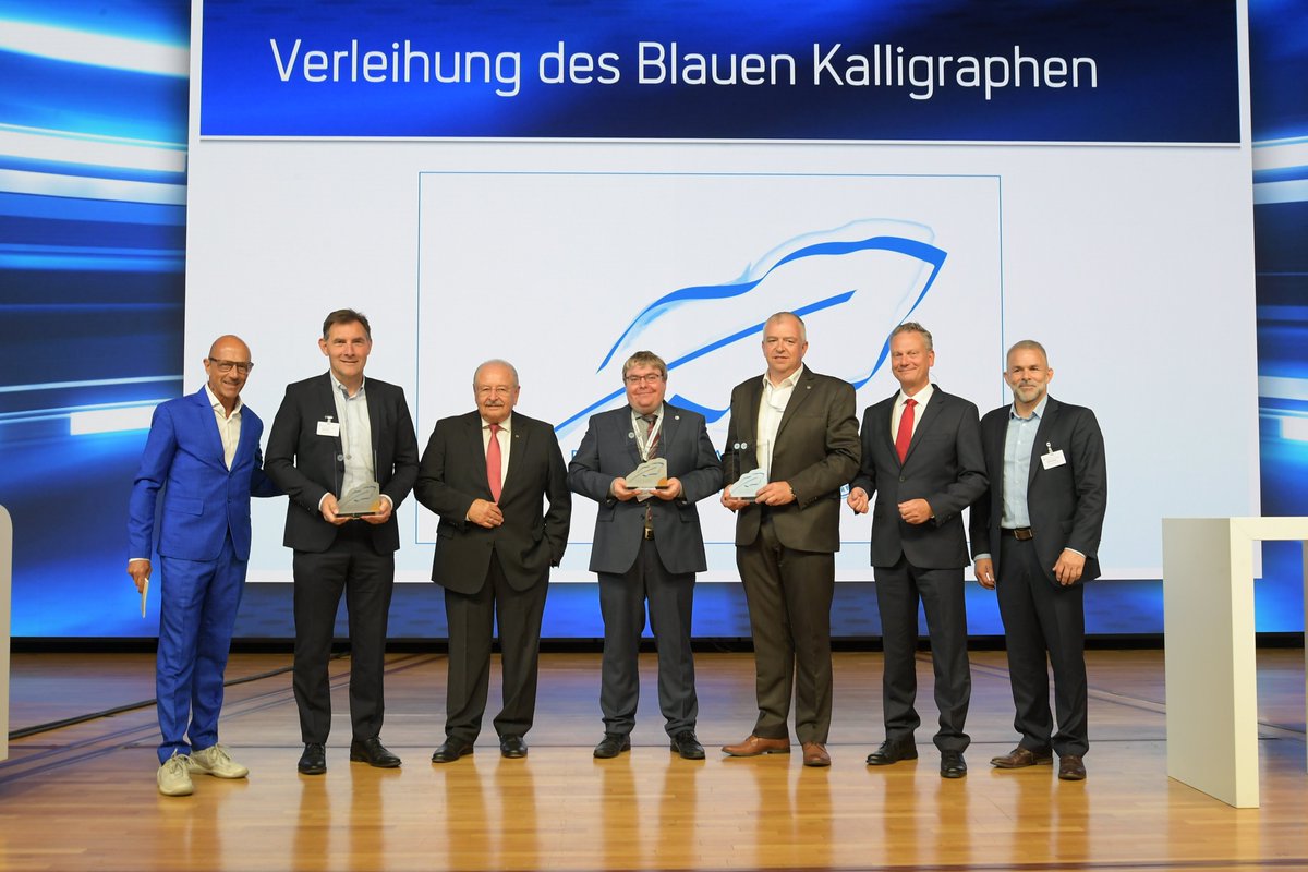 „Goldener Kalligraph“ geht nach Hessen – 
Höchste Auszeichnung für Gerald Weil und das virtuelle E-Autohaus:
kfz-hessen.de/presse/regiona…

#BlauerKalligraph #KfzGewerbe #Bundestagung #Automechanika