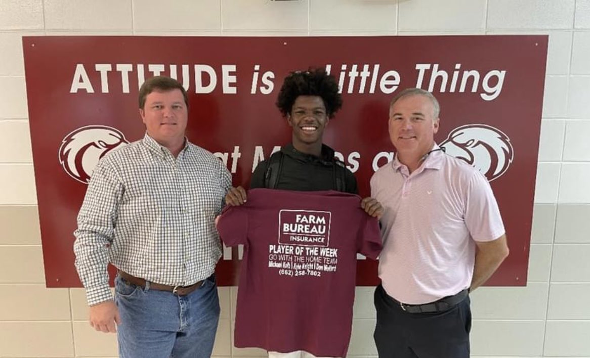 EuporaBoosters's tweet photo. Farm Bureau of Eupora Players of the Week - 9/1 Jashon Allen, 9/9 JD Stephenson and 9/15 Elijah Wofford. #GoWithTheHomeTeam https://t.co/WswglHBlps