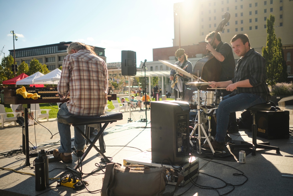 Live at Lugar Plaza this Friday, September 16: Dana Skully &amp; The Tiger Sharks

Hot tip: stop by <a href="/indycm/">Indianapolis City Market</a> (just around the corner!), grab some dinner and enjoy it with live music!

See you from 6-8 p.m.!