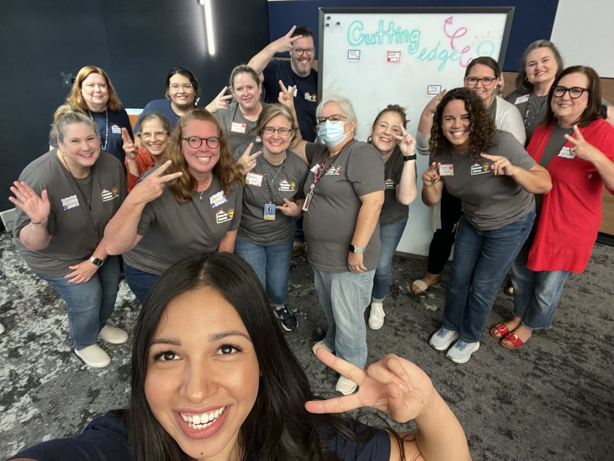 Cirzy_EdTech's tweet image. Say hi to the Cutting Edge House! ✂️✂️✂️✂️💡💡💡💡#cfbinnovates