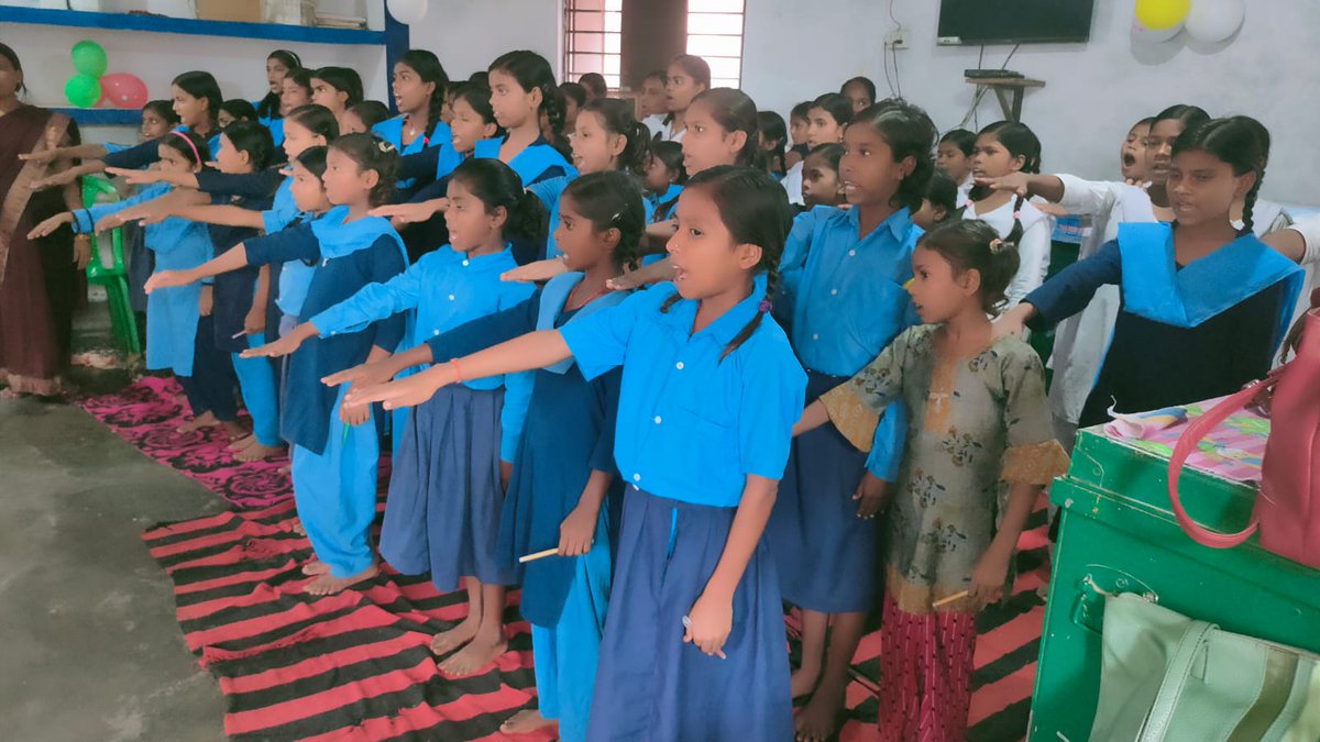 Icdssamastipur1's tweet photo. जिला प्रोग्राम पदाधिकारी एवं बाल विकास परियोजना पदाधिकारी समस्तीपुर ग्रामीण के नेतृत्व में कस्तूरबा बालिका विद्यालय हरपुर में पोषण संबंधी चर्चाएं हुई,जिसमें पोषण के पांच सूत्रों एवं पोषण प्रतिज्ञा का वाचन हुआ|पोषण अभियान को आंदोलन के रूप में लाने का व्याख्यान हुआ|सही पोषण देशरॏशन https://t.co/LBp9hEDKgv