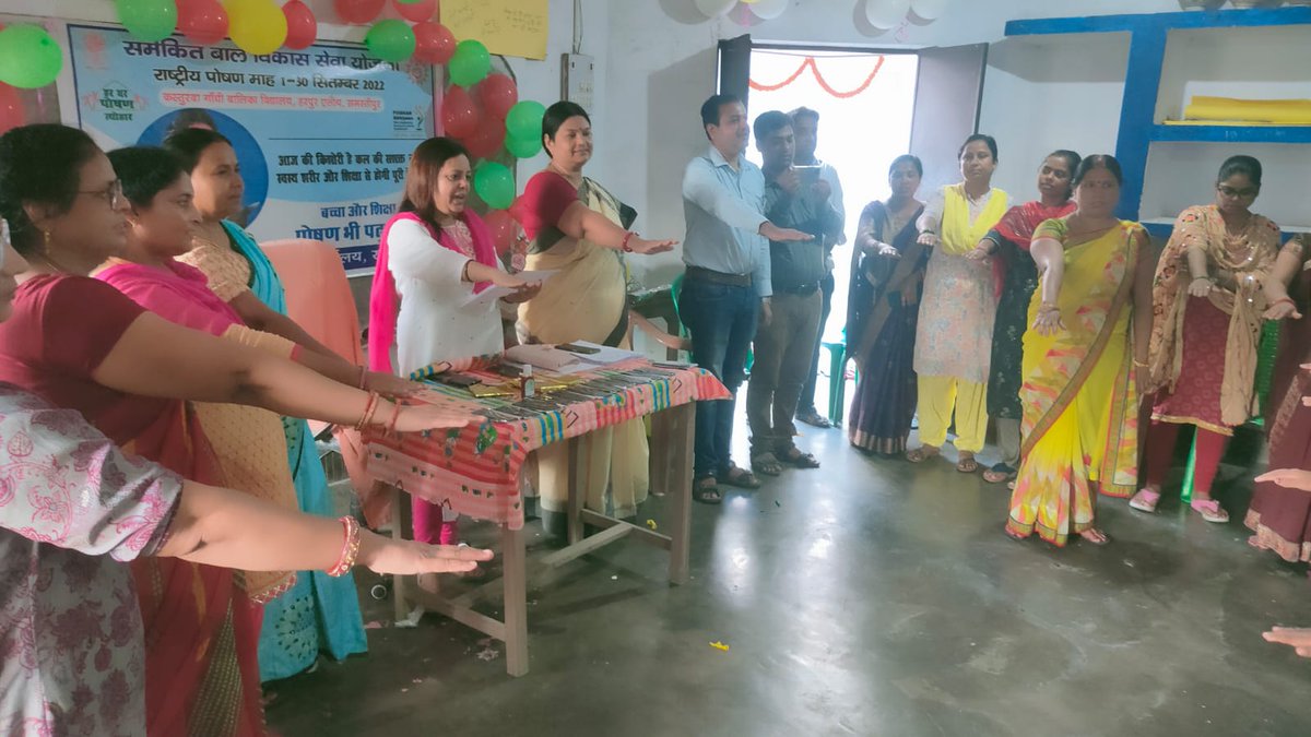 Icdssamastipur1's tweet photo. जिला प्रोग्राम पदाधिकारी एवं बाल विकास परियोजना पदाधिकारी समस्तीपुर ग्रामीण के नेतृत्व में कस्तूरबा बालिका विद्यालय हरपुर में पोषण संबंधी चर्चाएं हुई,जिसमें पोषण के पांच सूत्रों एवं पोषण प्रतिज्ञा का वाचन हुआ|पोषण अभियान को आंदोलन के रूप में लाने का व्याख्यान हुआ|सही पोषण देशरॏशन https://t.co/LBp9hEDKgv