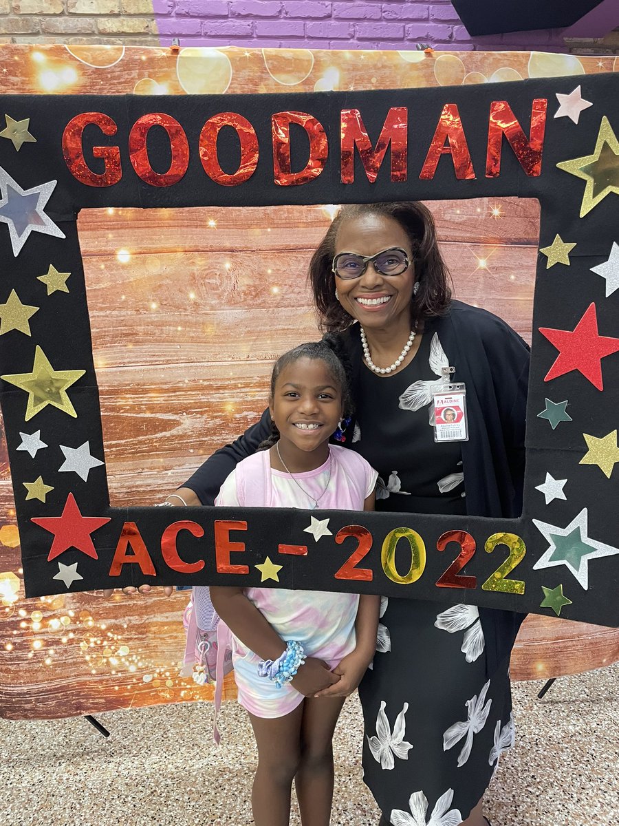 MooreCounselor's tweet photo. Grandparent’s Day was THE Best!!! Look at the morning smilies &amp; hugs!! #WeACEdIt #Grandparents22 @drgoffney @GoodmanES_AISD @AldineISD @Counseling_AISD @franks_kesha @WardLadon https://t.co/6cJEUg7nkk