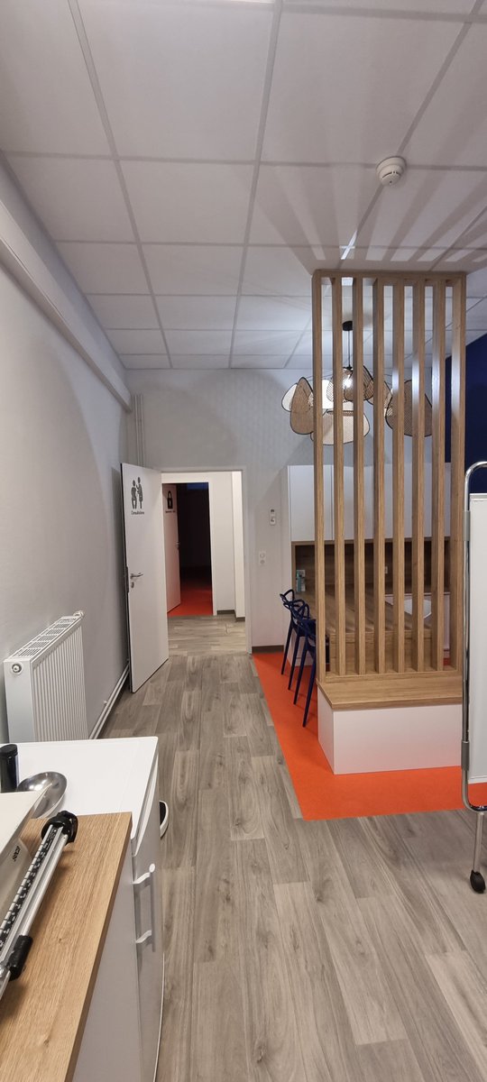 ars_grand_est's tweet photo. ✂️Inauguration de la maison médicale de garde de
Vitry-le-François 📍hier mercredi 14 septembre à 19h
en présence du Délégué Territorial T.Alibert @ars_grand_est #ARS51 #Marne #GrandEst https://t.co/lpKZJGD52n