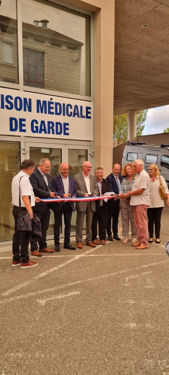 ars_grand_est's tweet photo. ✂️Inauguration de la maison médicale de garde de
Vitry-le-François 📍hier mercredi 14 septembre à 19h
en présence du Délégué Territorial T.Alibert @ars_grand_est #ARS51 #Marne #GrandEst https://t.co/lpKZJGD52n