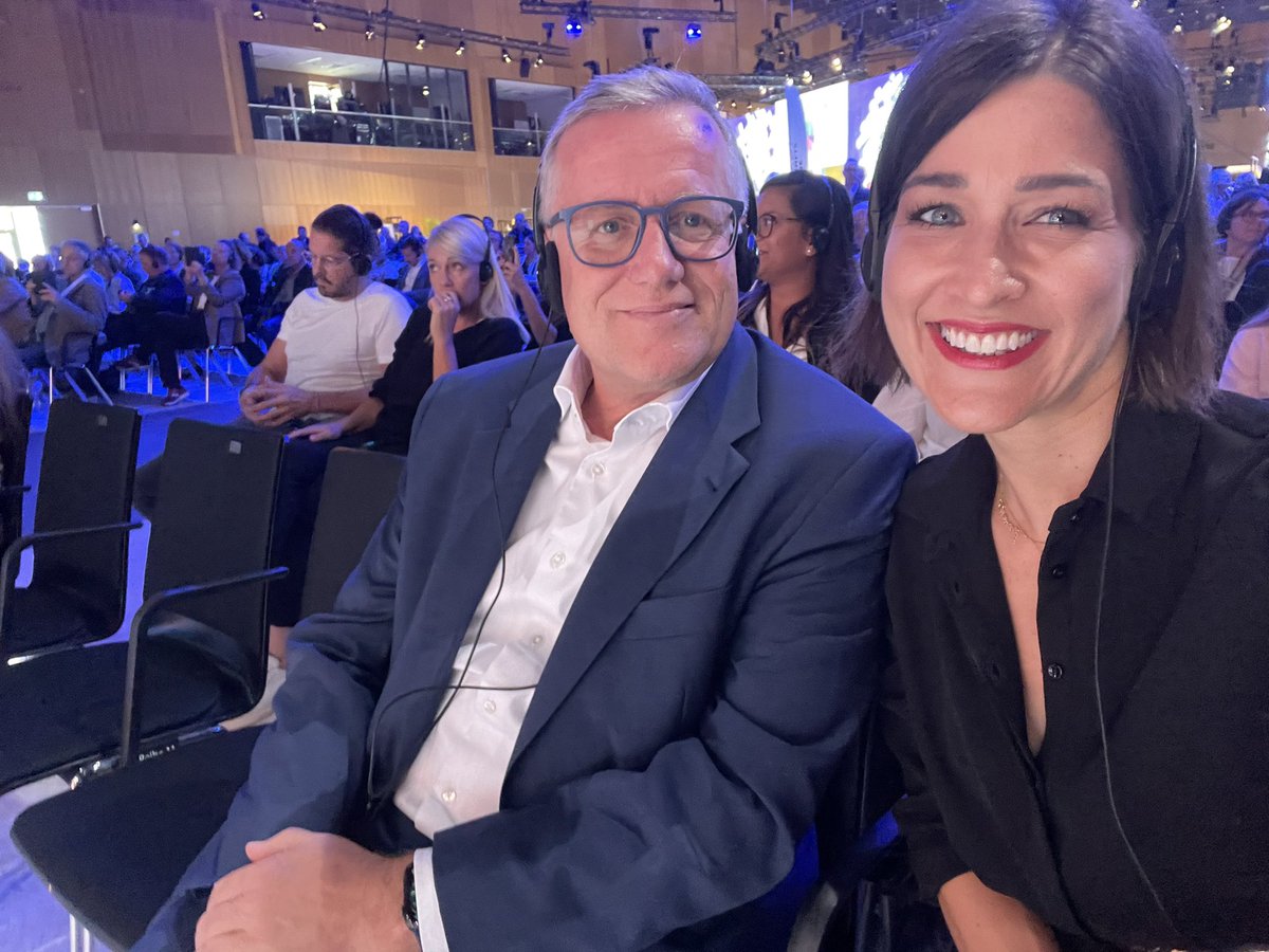 Mit <a href="/KnipperHermann/">Hermann Knipper</a> der Keynote von Zukunftsforscher Tristan Horx folgen beim #zukunftsfestival <a href="/ruv_de/">R+V Versicherung</a> zur Frage: Wie und was lernen wir morgen? <a href="/ruv_news/">R+V News</a>