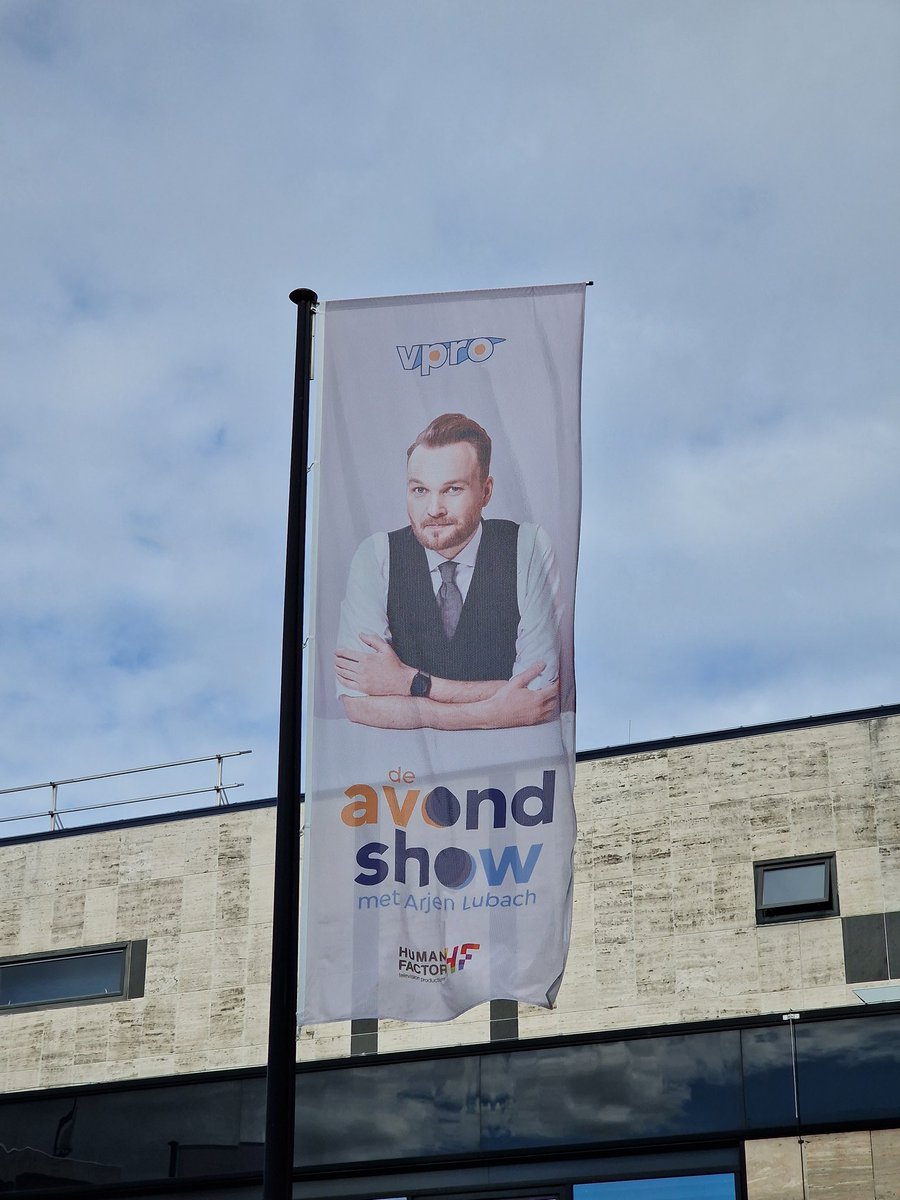 Iets zegt mij dat hier de opnames zijn van de <a href="/deavondshowvpro/">De Avondshow met Arjen Lubach</a> met <a href="/arjenlubach/">Arjen Lubach</a>