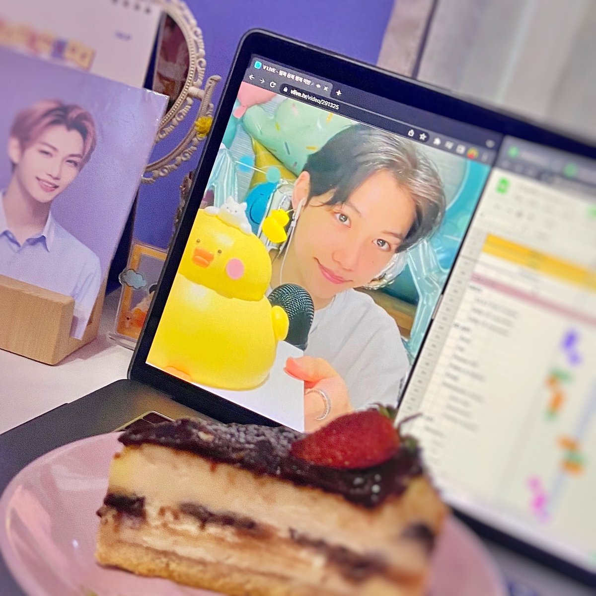 dear felix; was sad that i couldn’t celebrate today properly but that’s where ur role come in— u r the happiness that keeps on reminding me to take things in life easy. my safe place, epitome of love, happy bday ♡

#스물셋_나의햇살_필릭스
#OurBrightSunFelixDay
#HappyFelixDay