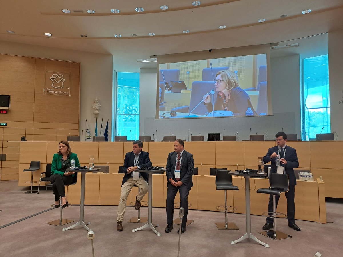 ESECA_COSME's tweet photo. Let's start the pitch session of the ESECA workshop in Lille🎙
First themes of the afternoon: energy transition and storage!
Thanks to @DbtGroupe @ISASTUR #zigor @otonohm_energy @cegasa_energy #kite_rise_technologies (@PeterRechberger) https://t.co/kf2Vx3L3H4