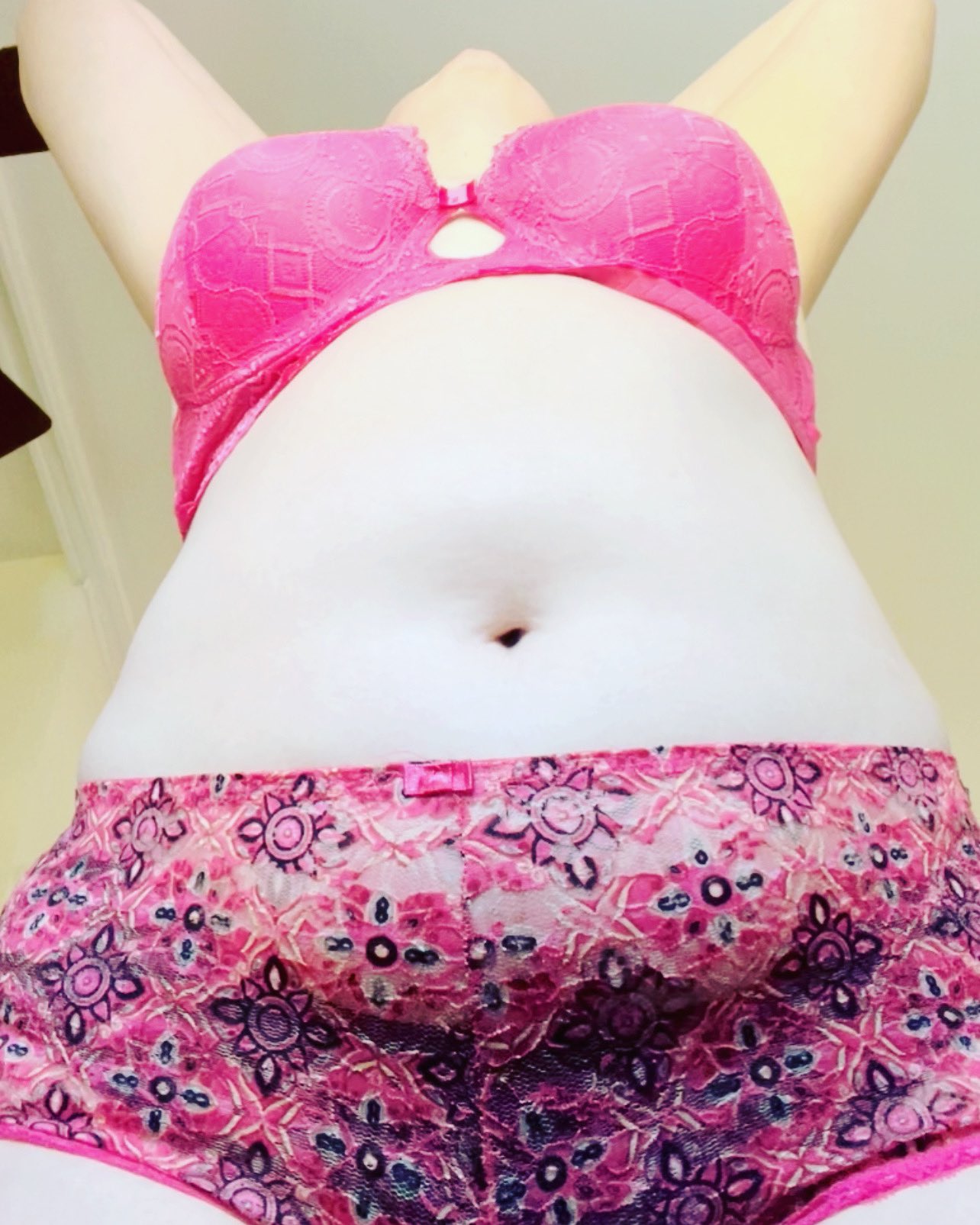 👑TinaQueenWifey👑 on Twitter: "Hello belly ppl https://t.co/0gDiOKHS6Q