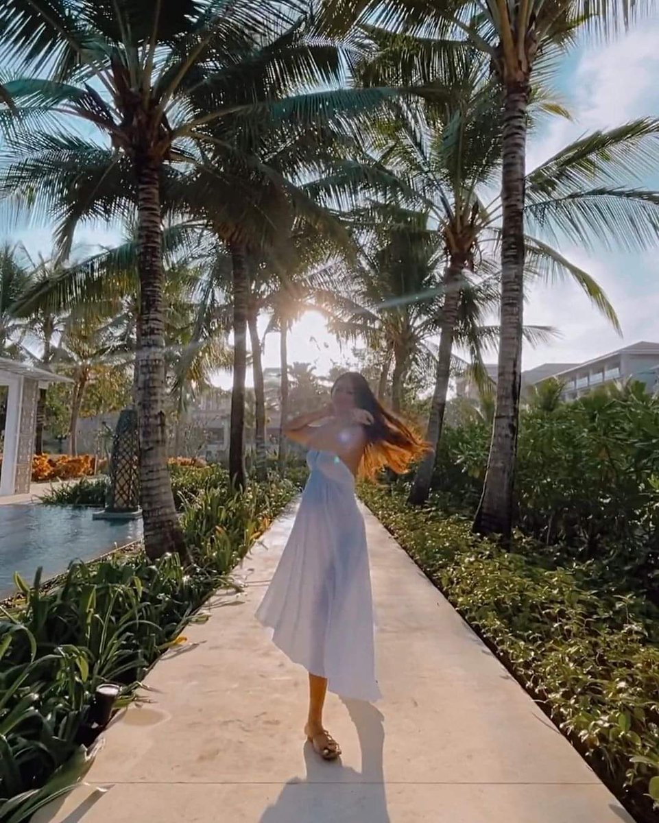 themuliabali's tweet photo. "It's so easy to be grateful for a flower, for a bug, for a beautiful day" - Louie Schwartzberg
And we are grateful for @mariaselena_ beautiful moments shared with us here at Mulia Bali.
#MuliaBali #MuliaResort #TheMulia #BaliPool #Bali #Indonesia #Travel #Wanderlust https://t.co/NpH48Vv13J