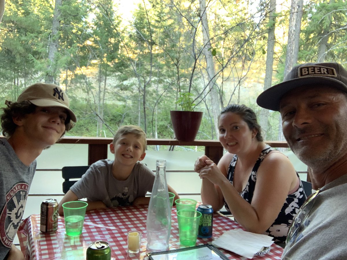 ultrarunnerMMX's tweet photo. I am a 45 yr old PROUD Canadian, father of 2 awesome boys, husband to a beautiful and smart wife, software dev/mgr, hockey dad, coach, community volunteer, love time off on the boat with my family. But according the PMJT, I am an extremist and must be dealt with. #trudeaumustgo https://t.co/QK9nLR6cPK