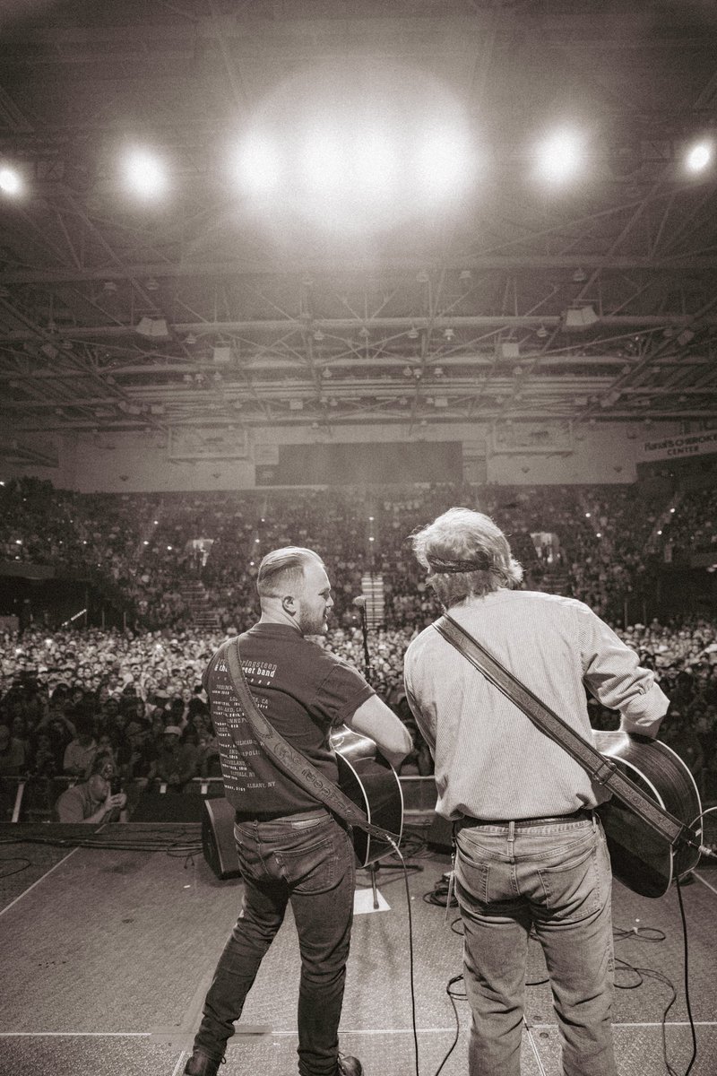 CharlesWesleyG's tweet photo. In good company | Fall tour ‘22

“You can go out swingin' to a cold dark grave, they can never say that you didn't live brave”

📸 louienice https://t.co/pfeWExFQ4T