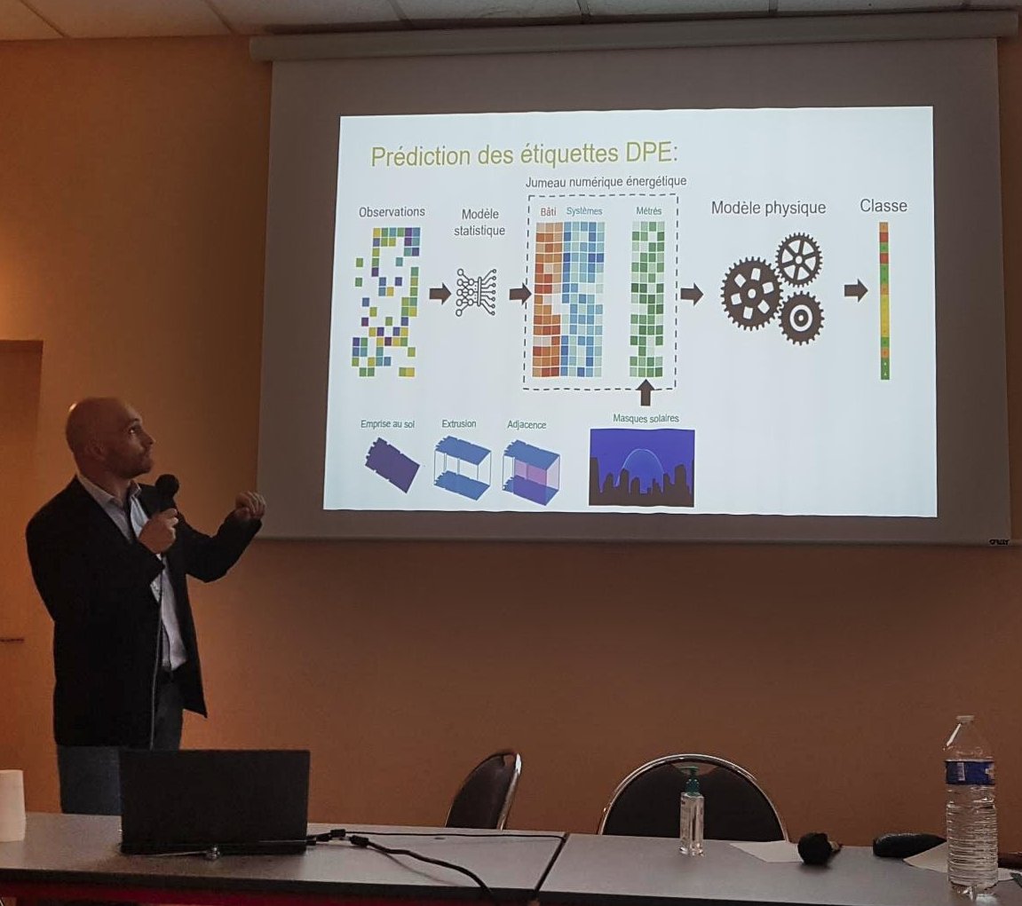 RegisHaubourg's tweet photo. @PascalSchetelat explique les méthodes de prédiction des Diagnotics de Performance Energétique (DPE) sur la BDNB. 

#GeoDataDays #IA https://t.co/j5fGeu7n44
