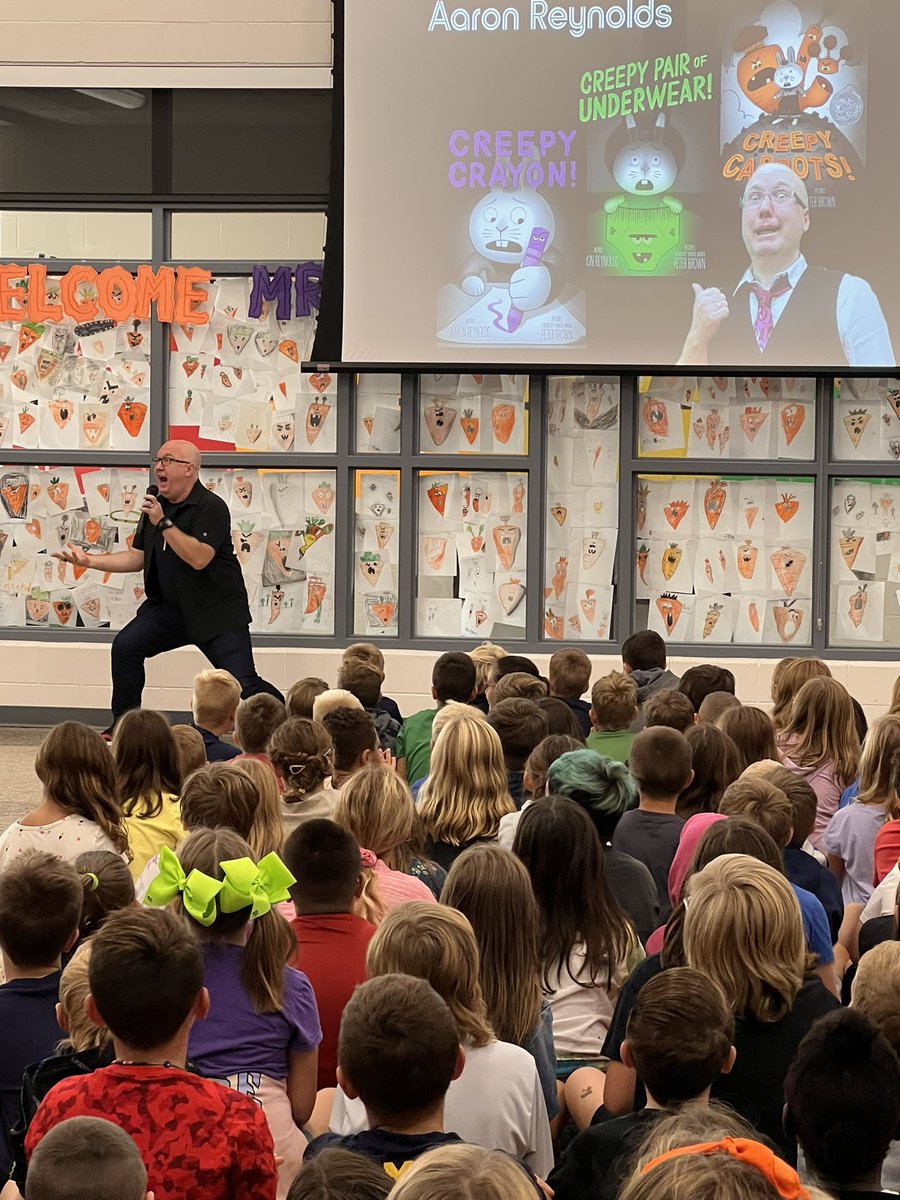 TeachKP's tweet photo. So fun to have @areynoldsbooks at @MattawanCSD LES today! #CreepyCarrots #CreepyCrayon https://t.co/2uUEjXC1Yl