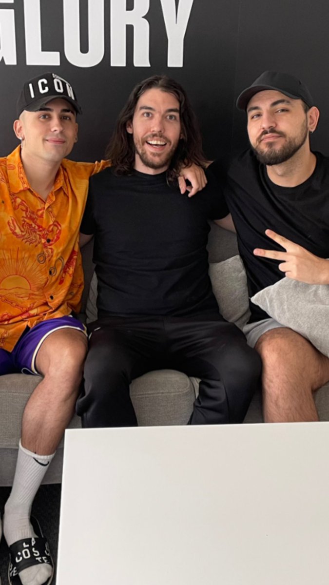 imantadotv's tweet photo. Se nos va el nene.
Echaré de menos llamarte peluca y picarte 🥲

Mucha suerte mi niño en tu nueva etapa ❤️‍🔥 @ZormanVideos https://t.co/b2mPmTnQzc