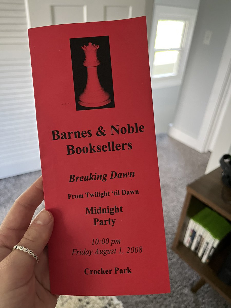 natalieemv's tweet photo. I found this gem while cleaning out some boxes of mine from my parents house ❤️‍🔥 @twilightreborn https://t.co/nddh9LzwdM