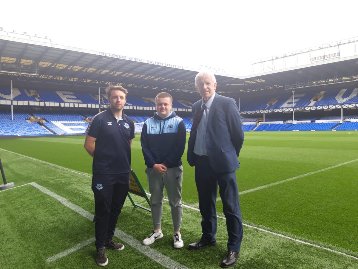 LeagueofIreland's tweet photo. Great to see @DroghedaUnited's ETB Business Diploma students, Luke Murphy and David Whearty, take part in a three-day visit to @Everton 

A great experience for the Club's students who have embarked on their course in sports business management. 

#LOI | @DroghedaUnited https://t.co/byr1Tse38T