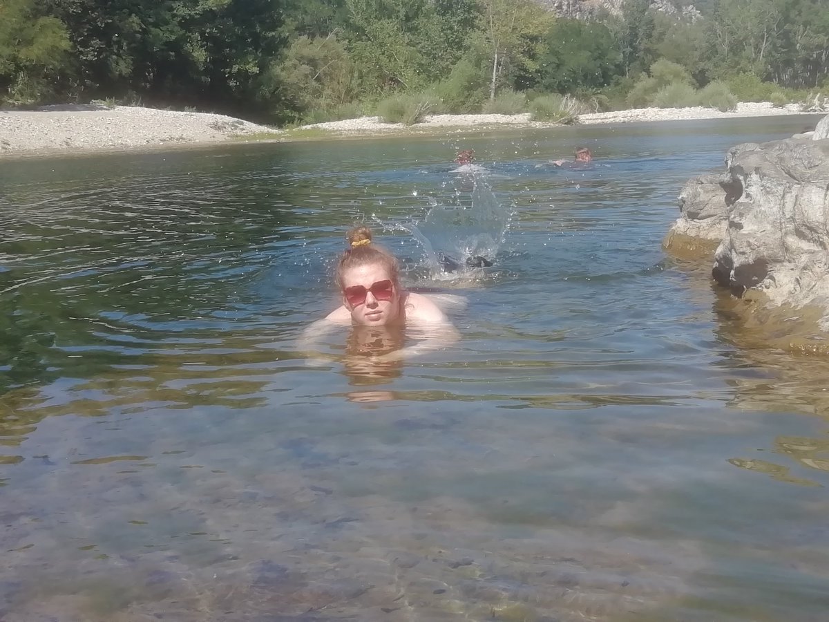 8/8
À tous aidants et personnes concernées j'envoie espoirs et soutien.
Nombreuses ont été les fois où le sentiment d'impasse était présent aussi chez nous...
Tout est possible, accrochez vous, ne cessez jamais de trouver votre chemin, votre réponse.