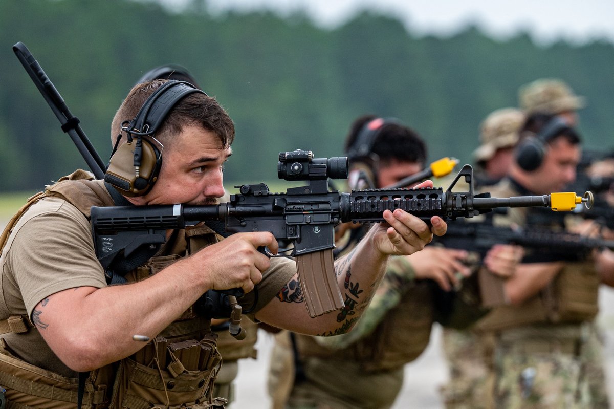 usairforce's tweet photo. .@TeamCharleston &amp; Shaw AFB Airmen evaluated their ability to operate in an austere location &amp; reinforce their agile combat employment capabilities during exercise Iron Hand.

@aircombatcmd | @AirMobilityCmd 

https://t.co/KyDROzehff https://t.co/oGYz1t7S7K