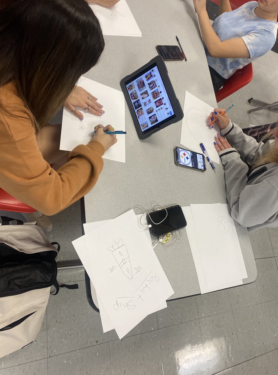 kdubsartclass's tweet photo. Partners In Art class multitasking on SO many things in art today! Creating national DOT DAY ART they prepared for,creating designs for face painting &amp; painting signs 4 the CAMP OF CHAMPIONS hosted by @EFWarriors &amp; the @steelers Tuesday! @EFEAteaches #efpride #art #nationaldotday https://t.co/Yd9kFCYMFe