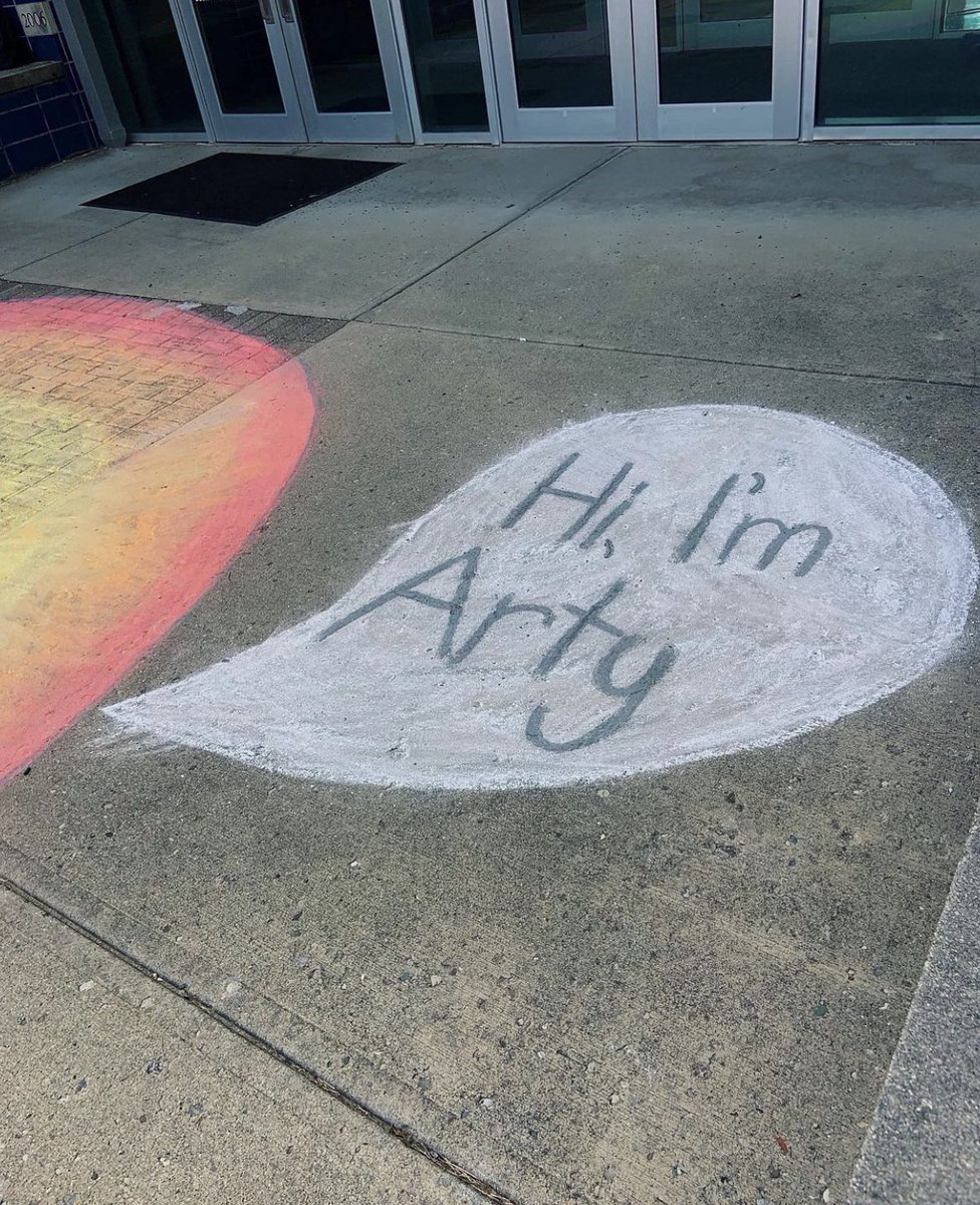 SplatInk2022's tweet image. Did you see Arty on your walk into school today? If not, make sure you stop by and send us your pics!
He’s ready to make some friends!
