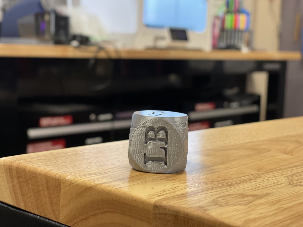 LawrenceBatis5's tweet photo. My first cube @HagedornScott @t3chl0gic @SabinePassISD @AutodeskEDU @tinkercad #3Dprinting https://t.co/856I6ZwEDb