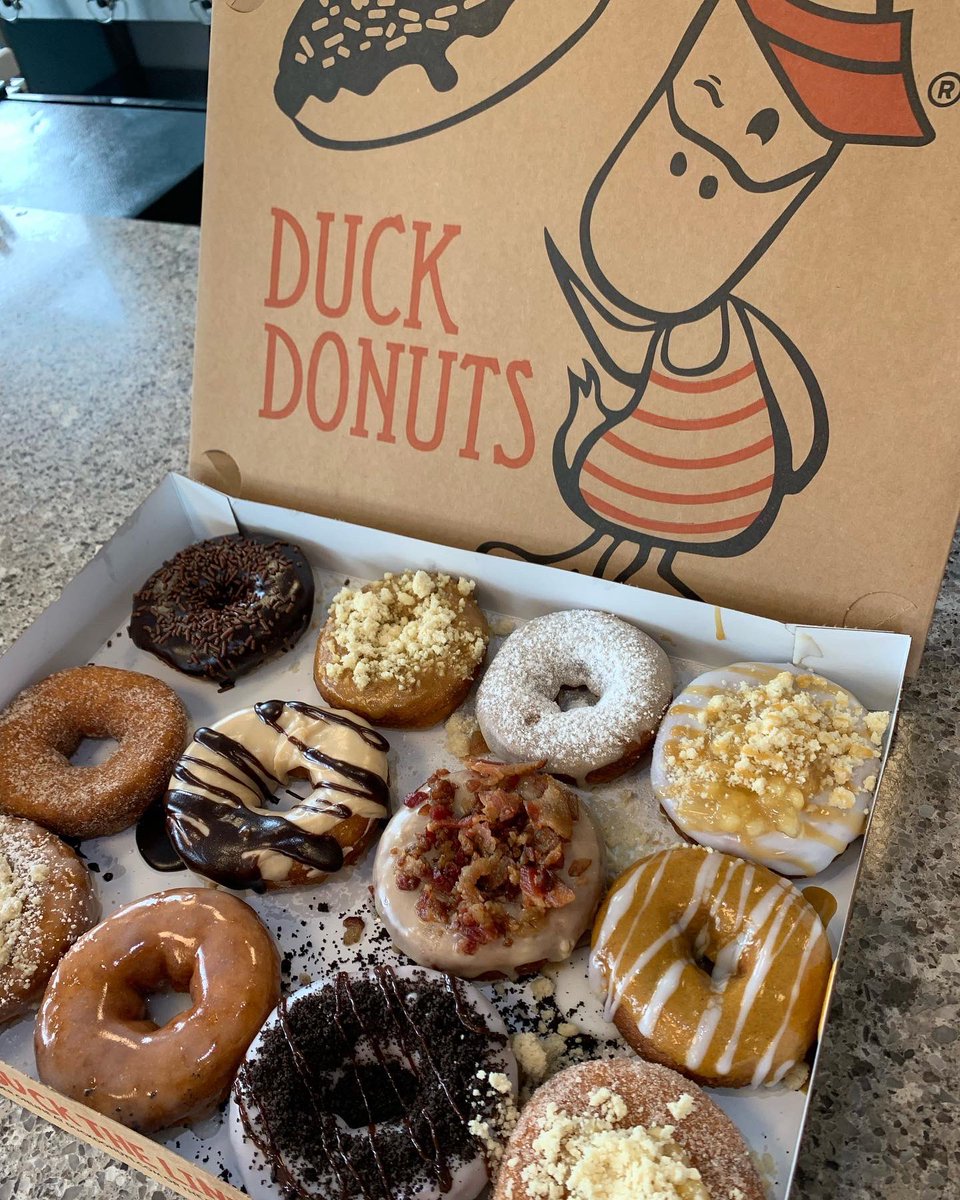 KendalsBites's tweet photo. The @DuckDonuts fall assortment is here 🎃 🍁 🍎 Apple cobbler was my favorite 😍 https://t.co/wpSjjiEawy