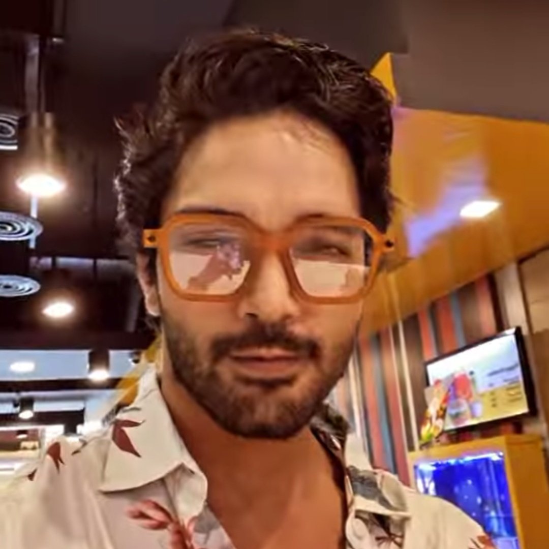 Pretty_Ashdeep's tweet photo. How can someone look perfect in a hilti dhulti screenshot??

HARSHRAJPUT AS ROCKYRAJPUT

#harshrajput #pishachini #RockyAurRaniKiPremKahani #rockyrajput https://t.co/BzpNhmDjO7