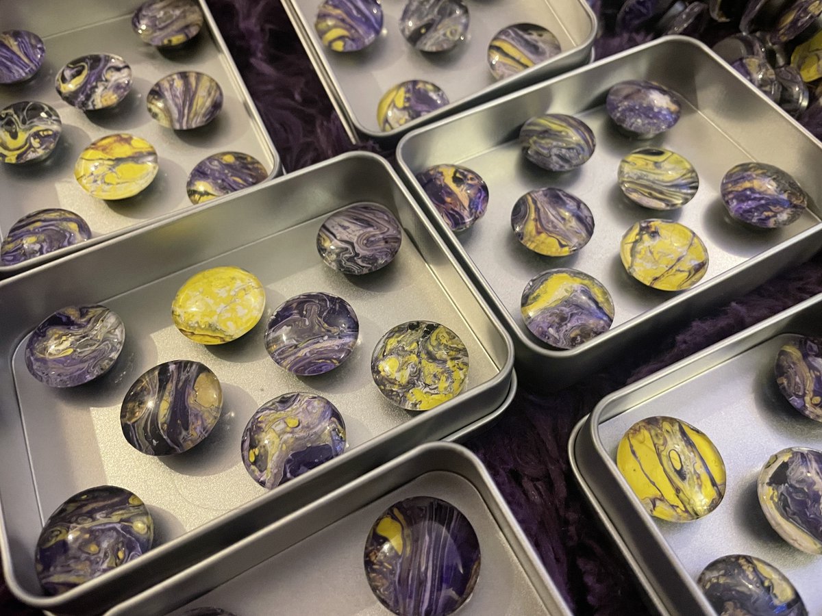 LNoyesBio's tweet photo. I'm on medical leave to wrangle PTSD and Autonomic issues for a while.
I've been making art to heal myself and fundraise for orgs that help Queer Youth.
Check out these awesome magnets based on the Enby (Non-Binary) Pride flag!  <3
Portion of proceeds will go to Trevor Project https://t.co/zyemj3VYVF